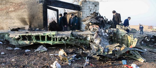 Срушио се украјински „Боинг 737“ на аеродрому у Техерану, сви путници су погинули Срушио се украјински „Боинг 737“ на аеродрому у Техерану, сви путници су погинули - Sputnik Србија