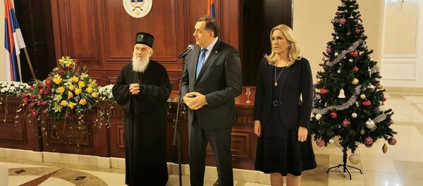 Патријарх Иринеј, Милорад Додик и Жељка Цвијановић на пријему Патријарх Иринеј, Милорад Додик и Жељка Цвијановић на пријему - Sputnik Србија