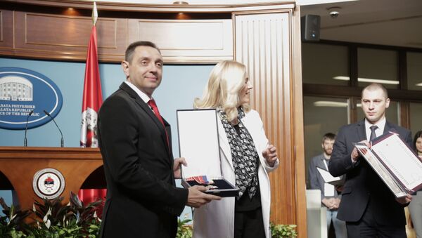Ministru odbrane Srbije Aleksandru Vulinu uručen orden - Sputnik Srbija