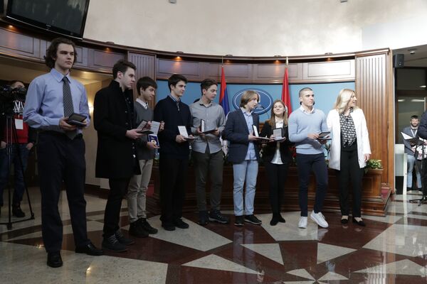 Predsednica RS Željka Cvijanović dodeljuje odlikovanja mladima povodom Dana RS - Sputnik Srbija