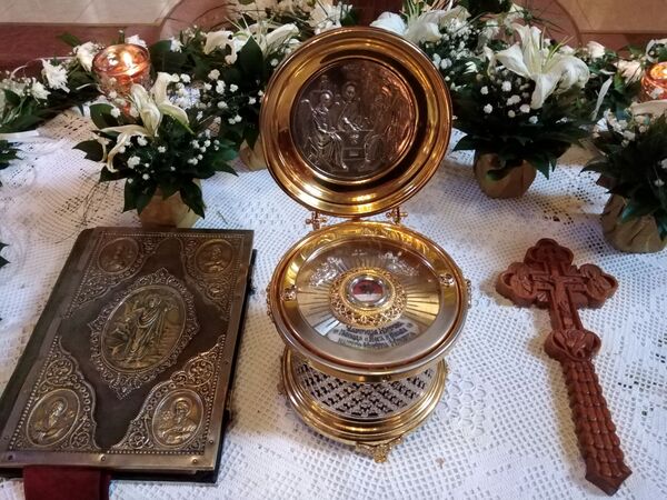 Чудо са Голготе у Београду: Делић Исусове крваве одеће — поклон Русије /фото/ Чудо са Голготе у Београду: Делић Исусове крваве одеће — поклон Русије /фото/ - Sputnik Србија