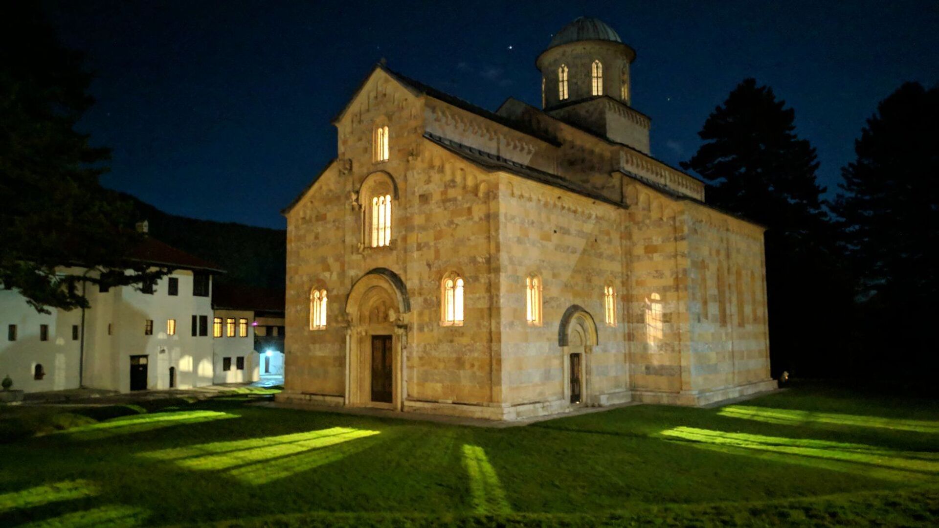 Četiri puta napadan oružano, manastir Viskoki Dečani je najčešće napadan objekat, ne samo Srpske Pravoslavne Crkve, već hrišćanski,na teritoriji Evrope od Drugog svetskog rata. - Sputnik Srbija, 1920, 30.11.2021