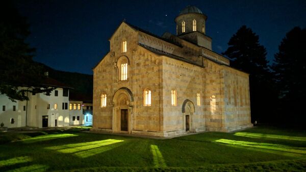 Četiri puta napadan oružano, manastir Viskoki Dečani je najčešće napadan objekat, ne samo Srpske Pravoslavne Crkve, već hrišćanski,na teritoriji Evrope od Drugog svetskog rata. - Sputnik Srbija