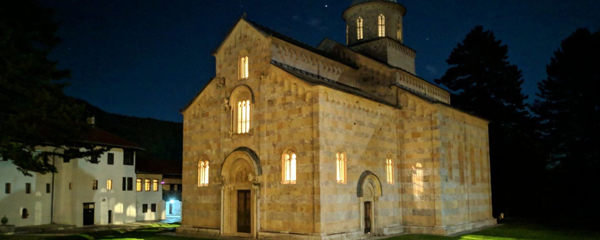 Četiri puta napadan oružano, manastir Viskoki Dečani je najčešće napadan objekat, ne samo Srpske Pravoslavne Crkve, već hrišćanski,na teritoriji Evrope od Drugog svetskog rata. - Sputnik Srbija, 1920, 11.04.2021