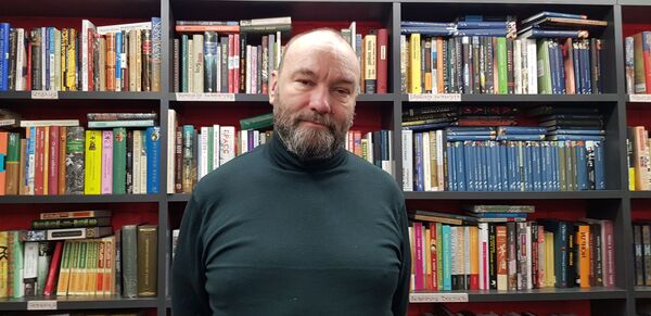 Милорад Павић, Горан Петровић и Емир Кустурица на полицама култне московске књижаре Милорад Павић, Горан Петровић и Емир Кустурица на полицама култне московске књижаре - Sputnik Србија