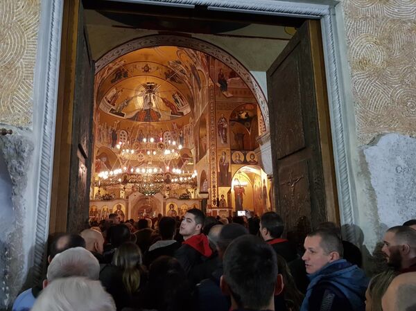 Догађај какав не памти Подгорица: Десетине хиљада људи брани своје светиње /видео, фото/ Догађај какав не памти Подгорица: Десетине хиљада људи брани своје светиње /видео, фото/ - Sputnik Србија