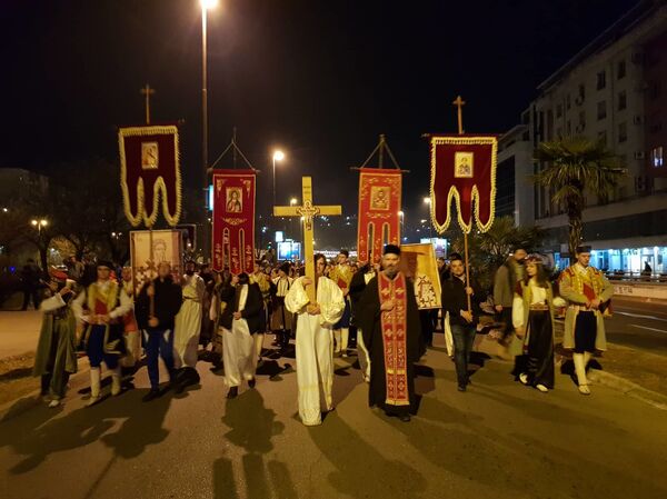 Догађај какав не памти Подгорица: Десетине хиљада људи брани своје светиње /видео, фото/ Догађај какав не памти Подгорица: Десетине хиљада људи брани своје светиње /видео, фото/ - Sputnik Србија