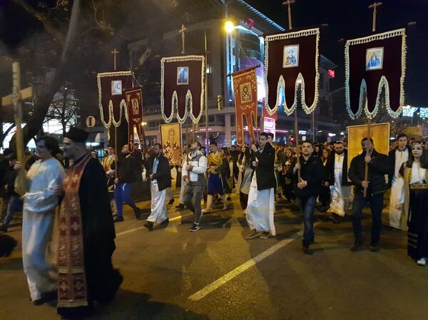 Догађај какав не памти Подгорица: Десетине хиљада људи брани своје светиње /видео, фото/ Догађај какав не памти Подгорица: Десетине хиљада људи брани своје светиње /видео, фото/ - Sputnik Србија