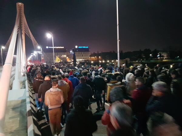 Догађај какав не памти Подгорица: Десетине хиљада људи брани своје светиње /видео, фото/ Догађај какав не памти Подгорица: Десетине хиљада људи брани своје светиње /видео, фото/ - Sputnik Србија