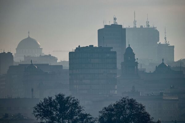 Ne vidi se prst pred nosom: Magla i smog progutali srpsku prestonicu /foto/ Ne vidi se prst pred nosom: Magla i smog progutali srpsku prestonicu /foto/ - Sputnik Srbija
