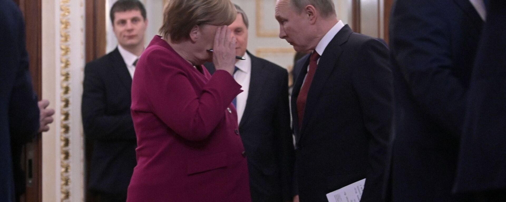 Ruski predsednik Vladimir Putin i nemačka kancelarka Angela Merkel - Sputnik Srbija, 1920, 22.06.2021