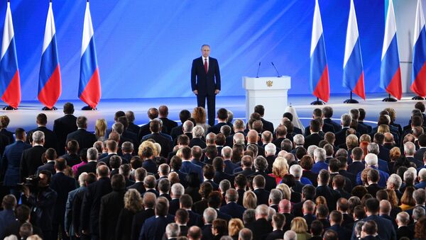Ruski predsednik Vladimir Putin pred poslanicima Federalne skupštine - Sputnik Srbija