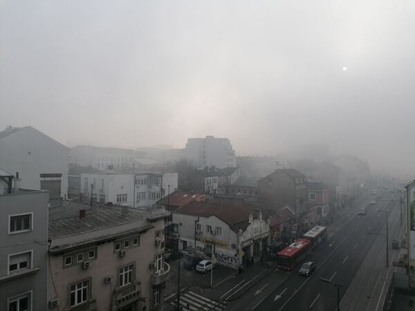 Ne vidi se prst pred nosom: Magla i smog progutali srpsku prestonicu /foto/ Ne vidi se prst pred nosom: Magla i smog progutali srpsku prestonicu /foto/ - Sputnik Srbija