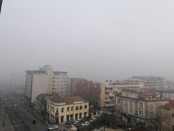 Ne vidi se prst pred nosom: Magla i smog progutali srpsku prestonicu /foto/ Ne vidi se prst pred nosom: Magla i smog progutali srpsku prestonicu /foto/ - Sputnik Srbija