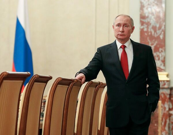 Путинове мере — подршка народу, опомена за политичаре Путинове мере — подршка народу, опомена за политичаре - Sputnik Србија