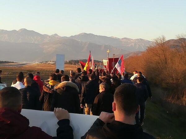 Амфилохије: Доле Влада ако инсистира на овом закону /фото, видео/ Амфилохије: Доле Влада ако инсистира на овом закону /фото, видео/ - Sputnik Србија