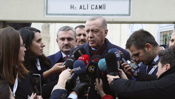 Predsednik Turske Redžep Tajip Erdogan obraća se medijima pre odlaska na konferenciju o Libiji u Berlinu - Sputnik Srbija