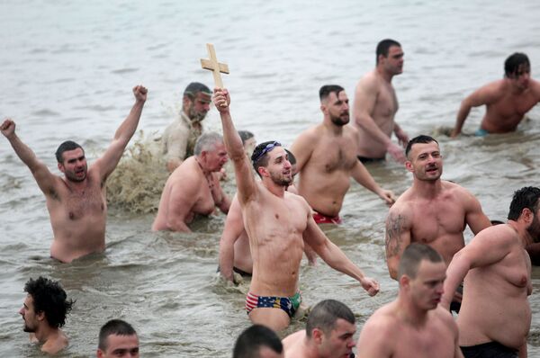 Бог се јави! Најлепши тренуци који су обележили дан /фото, видео/ Бог се јави! Најлепши тренуци који су обележили дан /фото, видео/ - Sputnik Србија