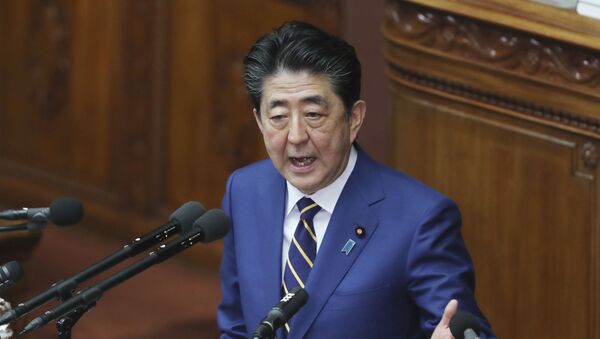 Premijer Japana Šinzo Abe obraća se poslanicima u Tokiju - Sputnik Srbija