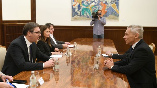 Predsednik Srbije Aleksandar Vučić tokom sastanka sa ambasadorom Rusije u Beogradu Aleksandrom Bocan-Harčenkom - Sputnik Srbija