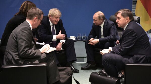 Британски премијер Борис Џонсон и председник Русије Владимир Путин на састанку у Берлину - Sputnik Србија