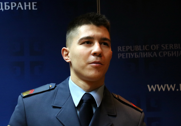 Tri rođena brata — tri buduća oficira Tri rođena brata — tri buduća oficira - Sputnik Srbija
