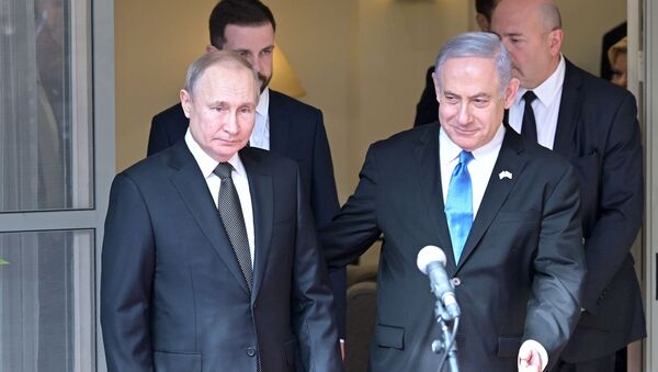 Predsednik Rusije Vladimir Putin i premijer Izraela Benjamin Netanijahu pre sastanka u Tel Avivu - Sputnik Srbija