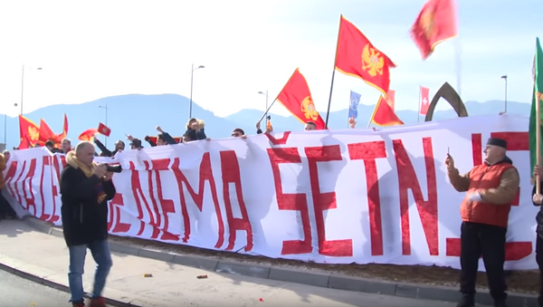 Протест против СПЦ на Цетињу - Sputnik Србија