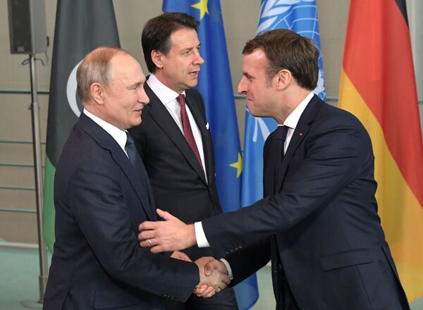 Ko to sve pomaže Putinu da „podeli“ Zapad Ko to sve pomaže Putinu da „podeli“ Zapad - Sputnik Srbija