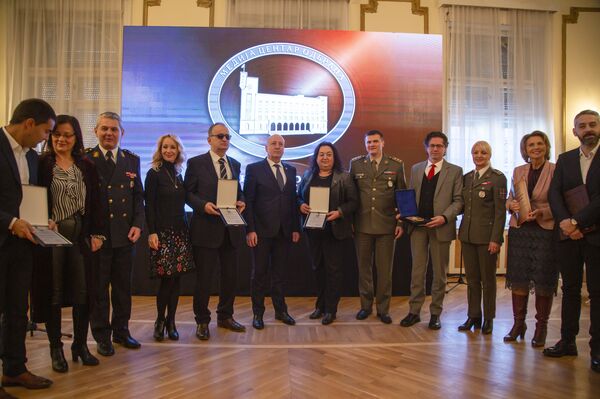 Спутњик добио специјално признање Медија центра „Одбрана“, огласио се и Лазански из Русије /видео/ - Sputnik Србија