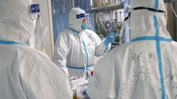 Lekari Odeljenja za intenzivnu negu u univerzitetskoj bolnici u kineskom gradu Vuhan - Sputnik Srbija