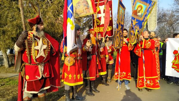 Učesnici litije u Bogradu u znak podrške Srpskoj pravoslavnoj crkvi i srpskom narodu u Crnoj Gori - Sputnik Srbija