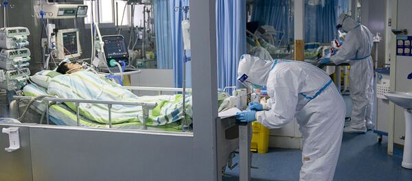 Лекари на одељењу интензивне неге у болници у кинеском Вухану - Sputnik Србија