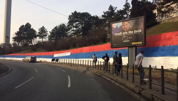 Brankov most u bojama naše zastave: Delije podržale Srbe i SPC u Crnoj Gori /foto/ - Sputnik Srbija