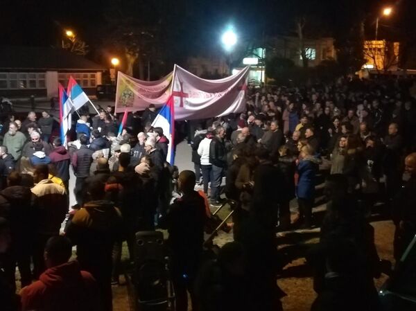 Бока не да светиње: Непрегледна колона у Херцег Новом /видео/ - Sputnik Србија