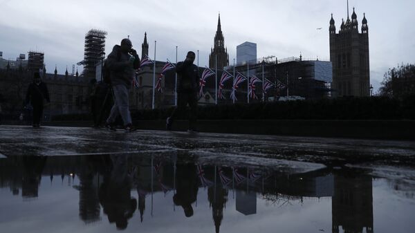 Заставе Велике Британије испред Вестминстерске палате у Лондону - Sputnik Србија