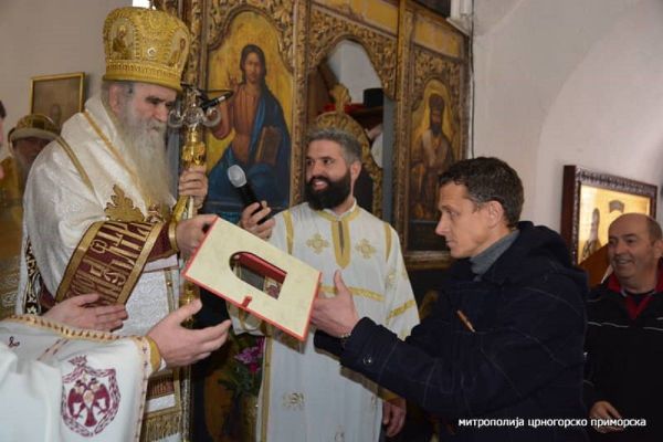 Благослов од митрополита Амфилохија: Селектор ватерполо репрезентације Црне Горе на Цетињу Благослов од митрополита Амфилохија: Селектор ватерполо репрезентације Црне Горе на Цетињу - Sputnik Србија
