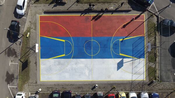 Пљеваљски комуналци одбили наређење полиције да префарбају тробојку - Sputnik Србија