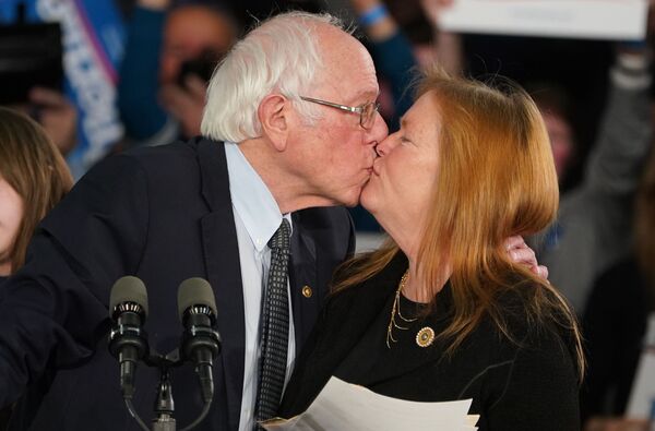 Дебакл у Ајови: Ко је покрао гласове Бернију Сандерсу? /видео/ Дебакл у Ајови: Ко је покрао гласове Бернију Сандерсу? /видео/ - Sputnik Србија