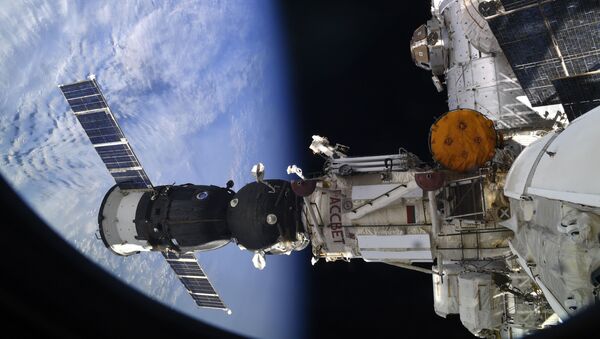 Svemirski brod Sojuz - Sputnik Srbija