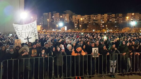 Десетине хиљада грађана испред Саборног храма у Подгорици - Sputnik Србија