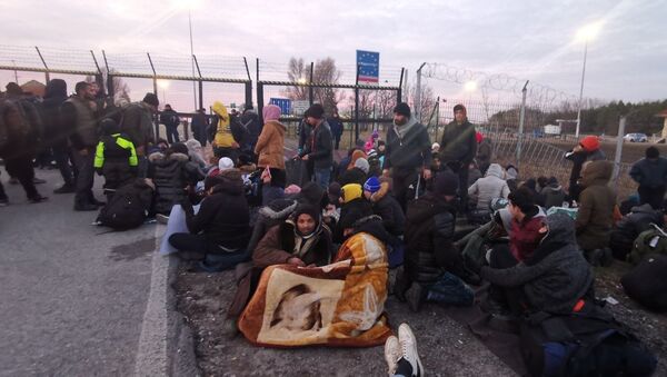 Мигранти на Келебији траже да их пусте у Мађарску - Sputnik Србија