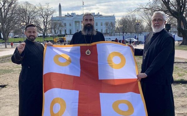 „У овоме знаку ћеш победити!“ Шта симболише застава која обележава литије у Црној Гори - Sputnik Србија