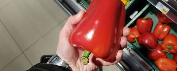 Паприка већа од шаке у маркету - Sputnik Србија