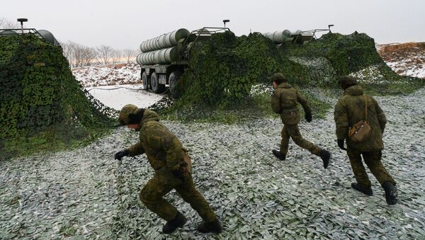 Војници поред противваздушних ракетних система Источног војног округа Русије  - Sputnik Србија