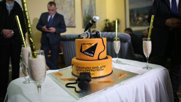 Rođendanska torta Sputnjika - Sputnik Srbija