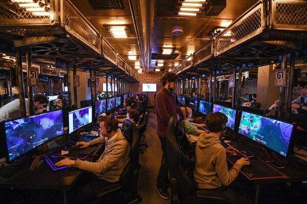 Ма каква Премијер лига, какав Калчо — Срби током короне открили белоруску Вишају  - Sputnik Србија