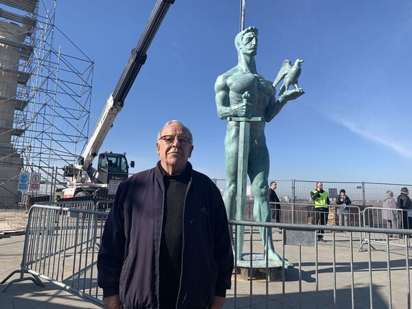 Селфи с човеком који ће ускоро опет да бди над Београдом Селфи с човеком који ће ускоро опет да бди над Београдом - Sputnik Србија