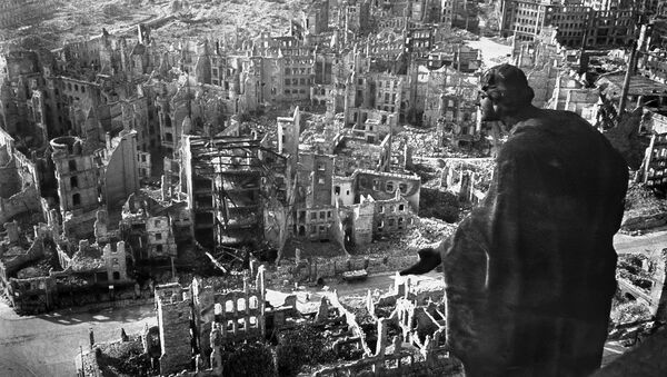Рушевине Дрездена након ваздушног напада 13. фебруара 1945. - Sputnik Србија
