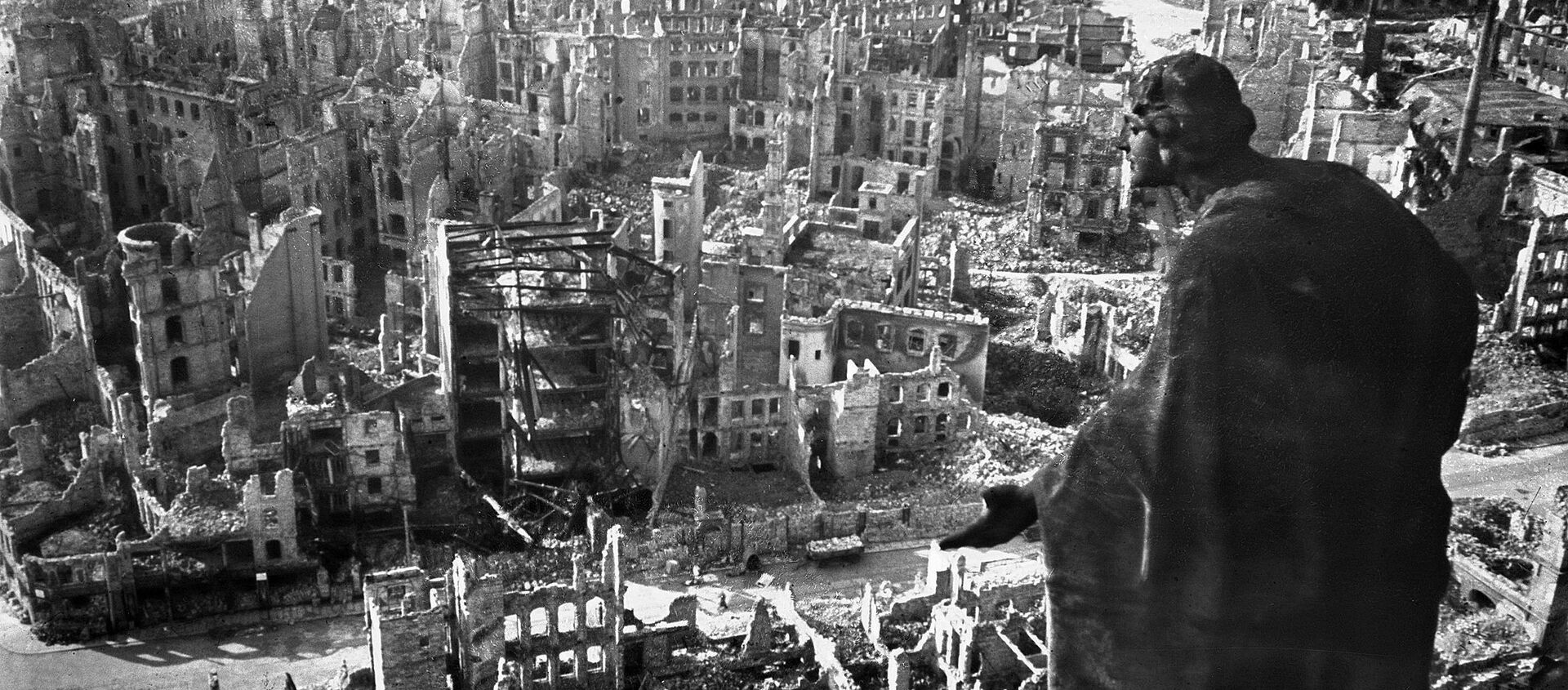 Рушевине Дрездена након ваздушног напада 13. фебруара 1945. - Sputnik Србија, 1920, 14.02.2020